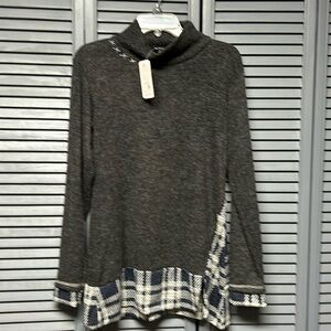 NWT YAK & YETI  Ladies Sweater size S